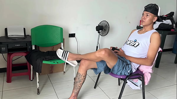 ME FOLLO A M8I HERMANSSTRA HASTA CORRERME EN LAS NALGAS DE ELLA