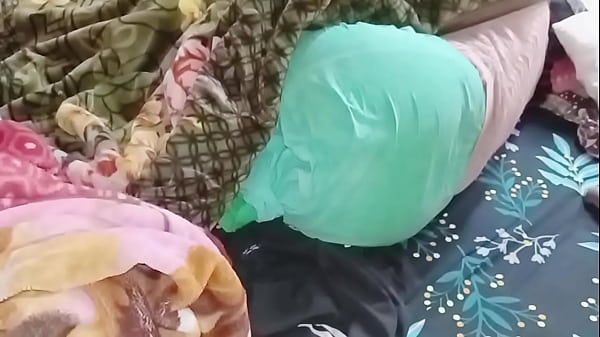 Bhabhi bed par leti hui thi,pichhe se devar ne chod dala