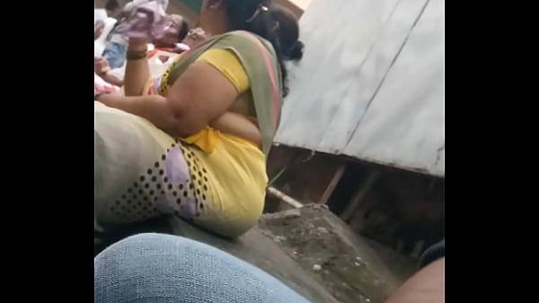 Desi yellow Saree aunty.. CurvyAnd sexy  hips