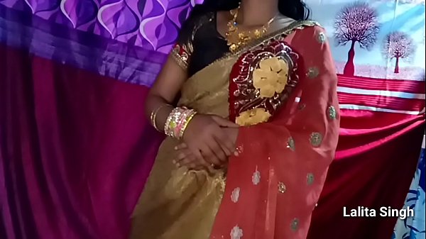 अरे कमबख्त में तेरी भाभी हूं धीरे धीरे चोद ले क्यों भौजी भइया येसे नहीं चोदते अब घुसा भी लेने दो भौजी