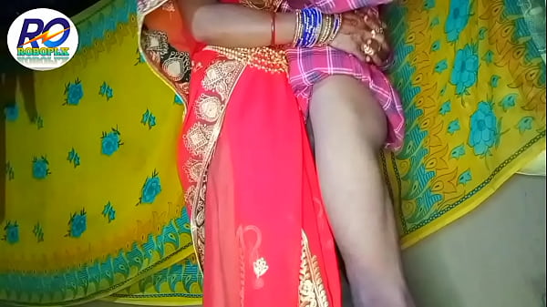 इंडियन भाभी ने घोड़ी असटैल में चुदाई लाल सारी उठाके पेलाई गान्ड ३