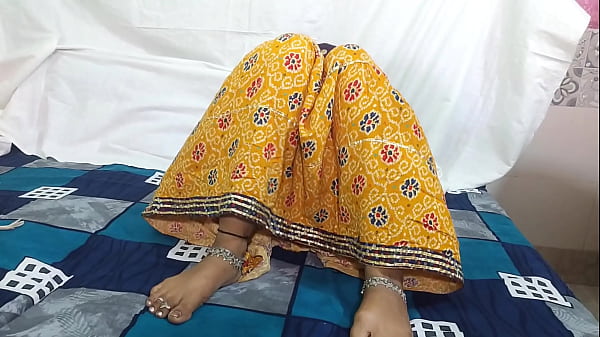 कॉलेज में पढ़ने वाली 18 साल की लड़की अपने पड़ोसी से घोड़ी बनकर चूदी