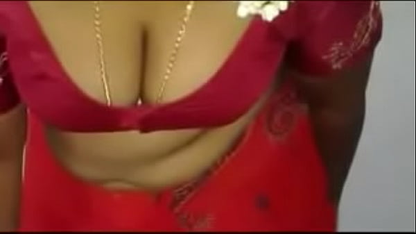 Hot Mallu Servant Aunty Saree Drop to impress Young boys