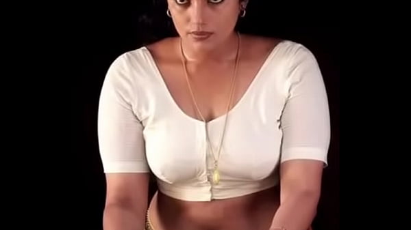 Swetha Menon Hot in Saree