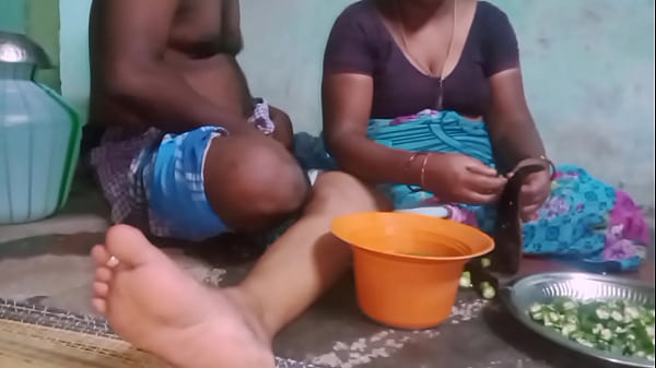 Aunty boobs show vegitable cutting handjob hasband