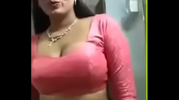 desi randi chucchio ko dikhatay huay