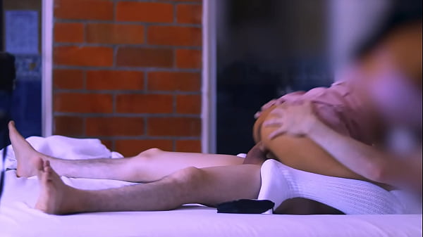 Madrastra y el compañero de su hermanastrastro en el motel en el que se escaparon a vivir su aventura.