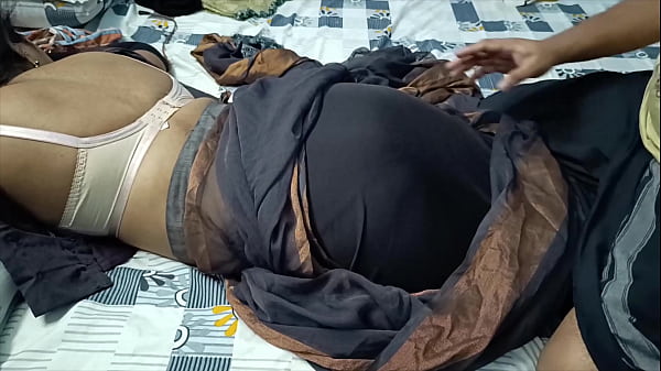 Nayi Dulhan Ki Chut Pati Ne Pehli Raat Hi Phaad Di – Raat Bhar Taangein Kanpati Rahi!