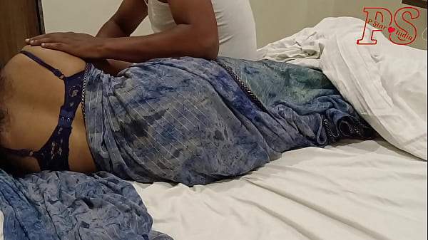 Girlfriend went late at home on girlfriend’s birthday, got upset, then made her mood and did hardcore fuck in saree