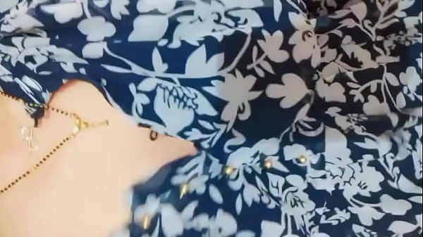 kanpuriya bhauji ko job nahi mila to ghar par jaake choot me ungli karne lagi indian pussy fingering